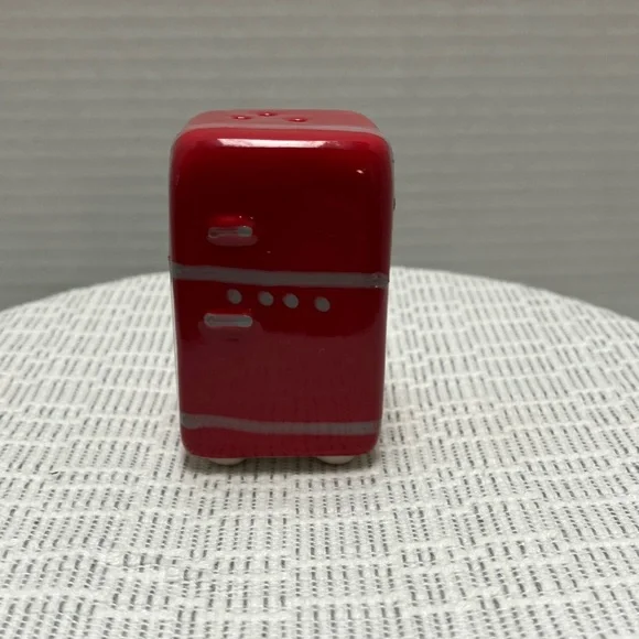 Red Kitchen Appliance Salt and Pepper Shakers - Picture 5 of 7
